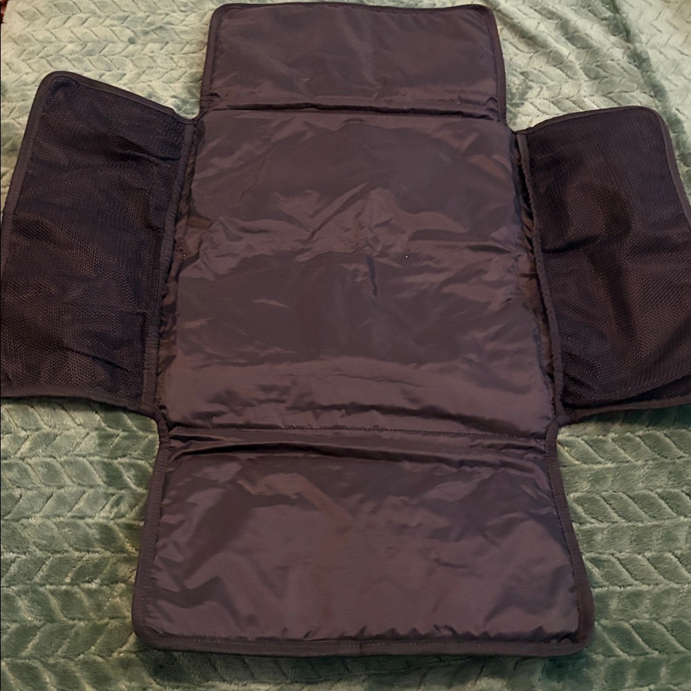 Kate Spade New York Portable Diaper Changing Station Black Nylon Magnetic Close - Picture 5 of 7